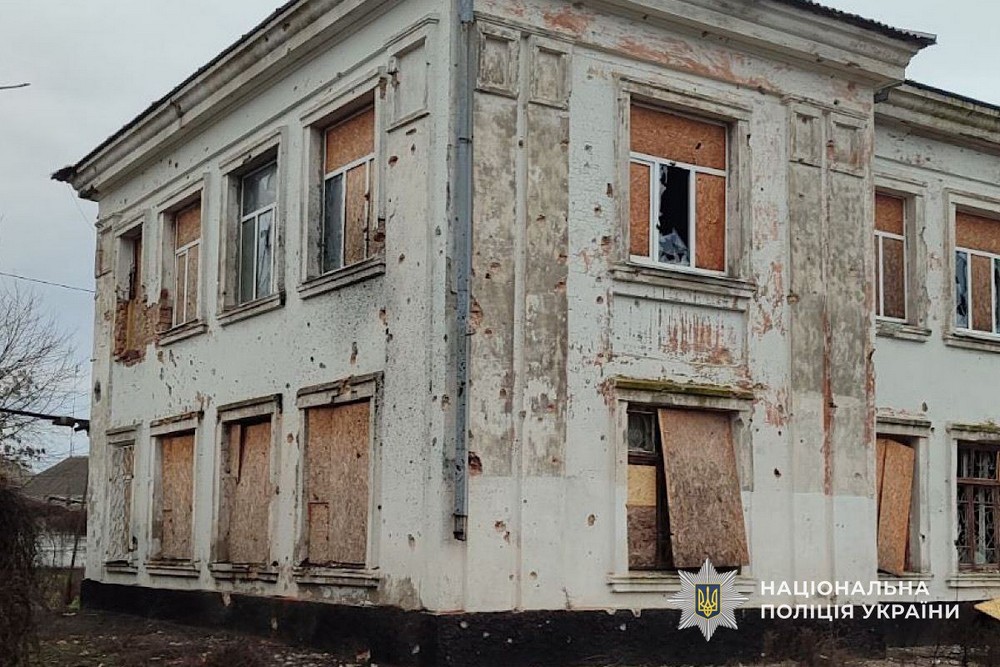 У Нікополі 13 постраждалих внаслідок влучання в адмінбудівлю, всього в області 25 постраждалих і одна загибла – поліція