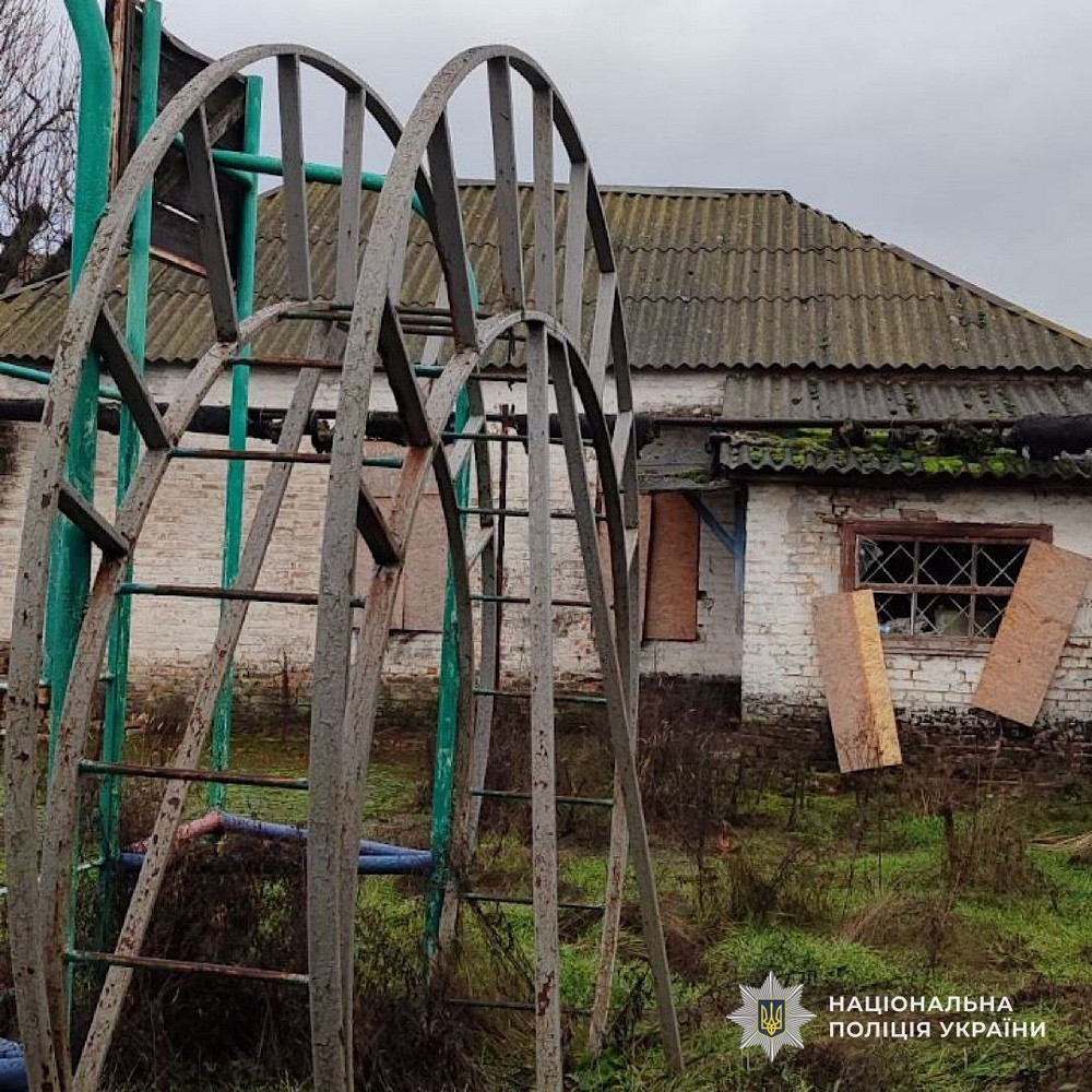 У Нікополі 13 постраждалих внаслідок влучання в адмінбудівлю, всього в області 25 постраждалих і одна загибла – поліція