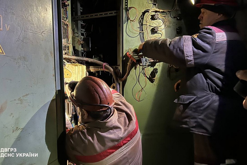 На Дніпропетровщині врятували шахтарів, які залишилися під землею через знеструмлення внаслідок атаки (фото)