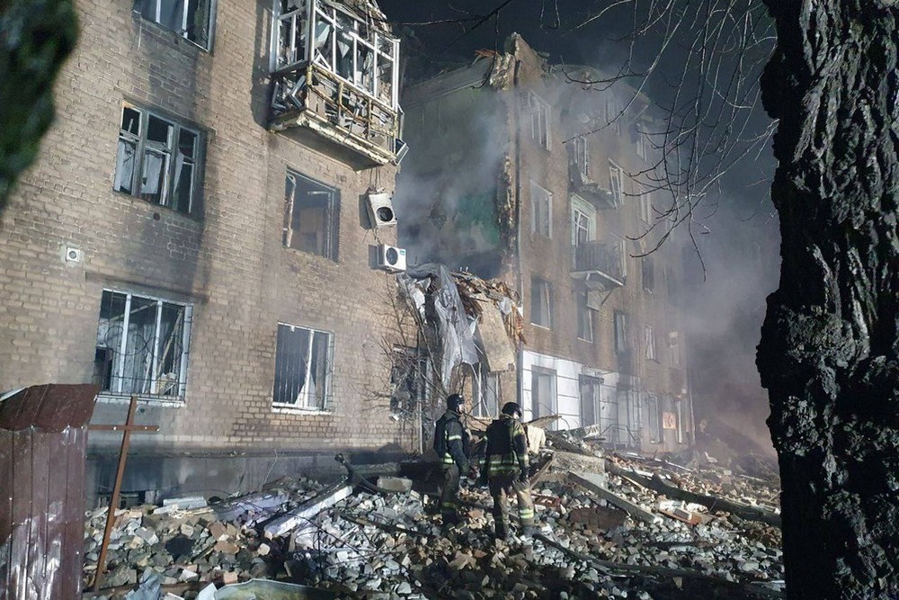 Загибла і 24 постраждалих, з них 6 дітей у Кривому Розі, у Нікополі аварійні відключення світла після атак, Синельниківщина теж була під вогнем