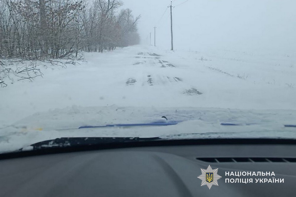 На Нікопольщині поліцейський допоміг літньому чоловіку, який опинився у складній ситуації.