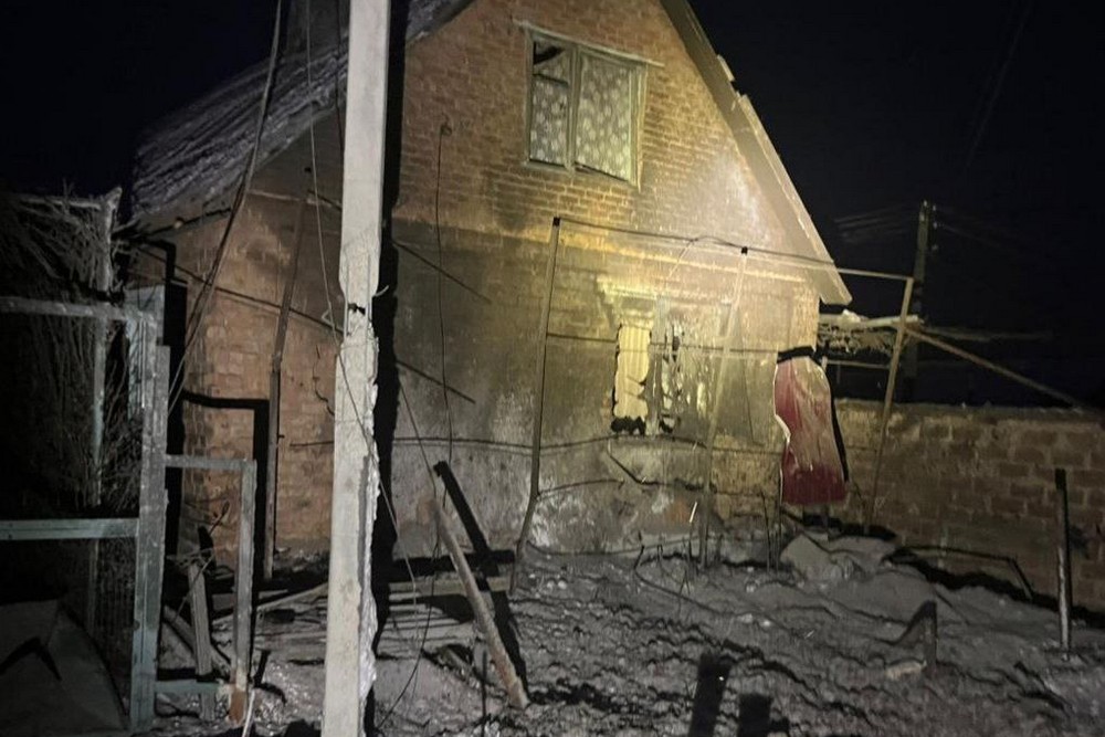 Ворог вдарив по Нікополю – є руйнування, також під обстрілами було Криворіжжя (фото) Ворог вдарив по Нікополю – є руйнування, також під обстрілами було Криворіжжя (фото)