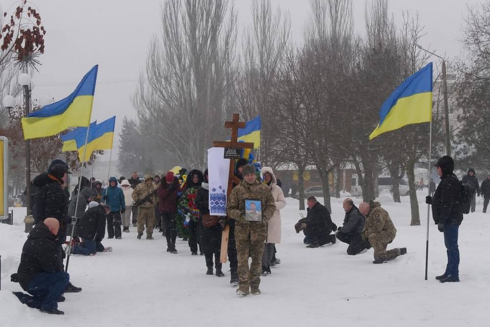 Загинув біля міста Слав’янськ: на Нікопольщині сьогодні провели в останню путь Героя (фото)