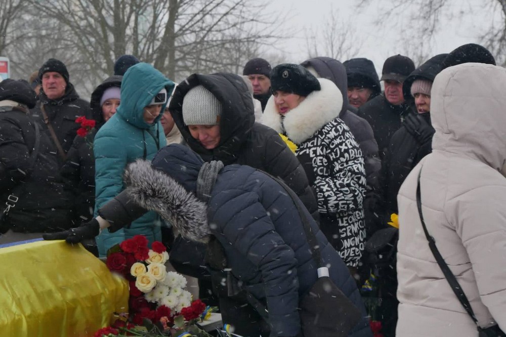 Загинув біля міста Слав’янськ: на Нікопольщині сьогодні провели в останню путь Героя (фото)