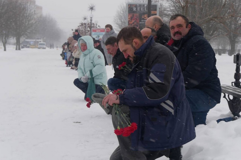 Загинув біля міста Слав’янськ: на Нікопольщині сьогодні провели в останню путь Героя (фото)