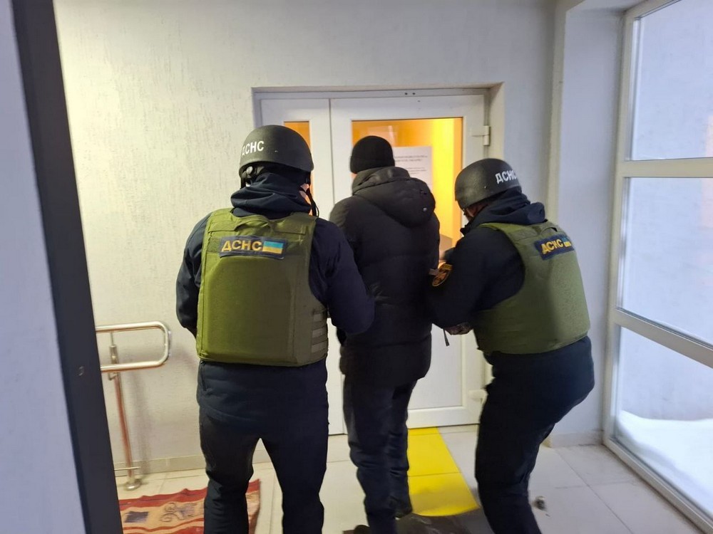 Окупанти вбили у Нікополі і поранили людей: фото