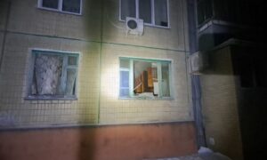 У Нікополі побито багатоповерхівку і приватні будинки, під обстрілами був і район цієї ночі (фото)