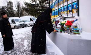 Священники ПЦУ Нікопольщини молитовно вшанували полеглих Захисників неба і взяли участь у нагородженні воїнів посмертно (фото)