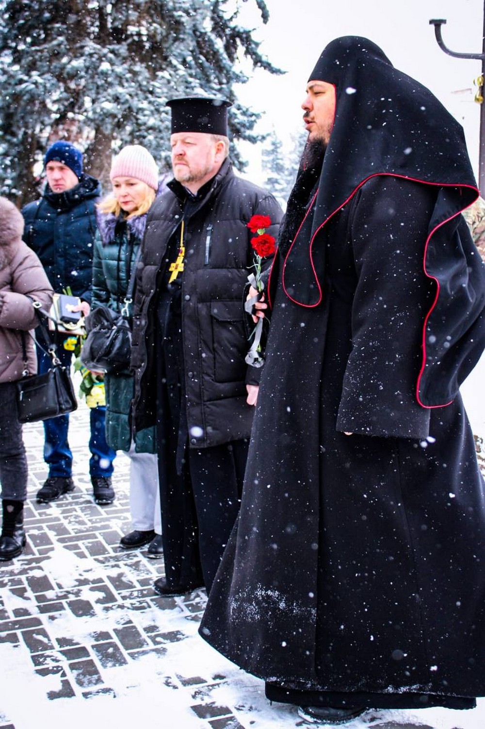 Священники ПЦУ Нікопольщини молитовно вшанували полеглих Захисників неба і взяли участь у нагородженні воїнів посмертно (фото)