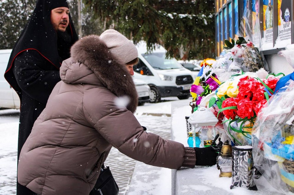 Священники ПЦУ Нікопольщини молитовно вшанували полеглих Захисників неба і взяли участь у нагородженні воїнів посмертно (фото)