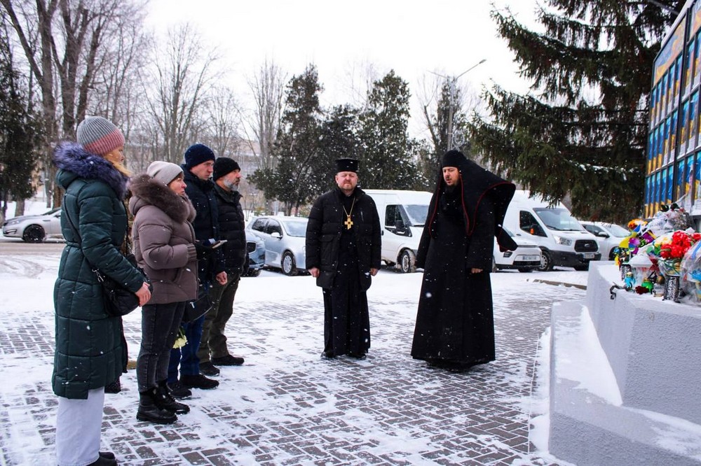Священники ПЦУ Нікопольщини молитовно вшанували полеглих Захисників неба і взяли участь у нагородженні воїнів посмертно (фото)
