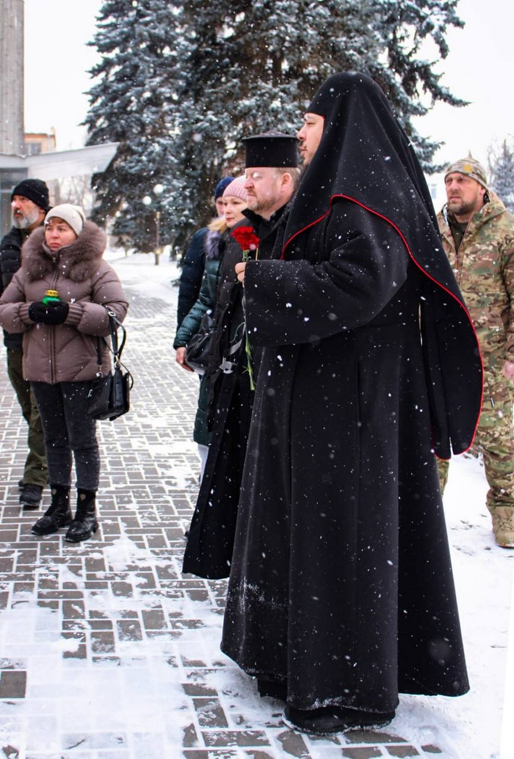 Священники ПЦУ Нікопольщини молитовно вшанували полеглих Захисників неба і взяли участь у нагородженні воїнів посмертно (фото)