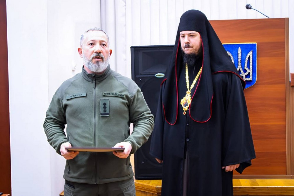 Священники ПЦУ Нікопольщини молитовно вшанували полеглих Захисників неба і взяли участь у нагородженні воїнів посмертно (фото)