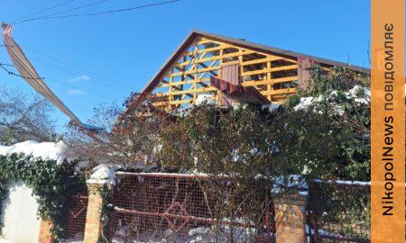 Понівечено будинки і авто: ворог вдарив по Нікополю і району, а також по Синельниківщині сьогодні