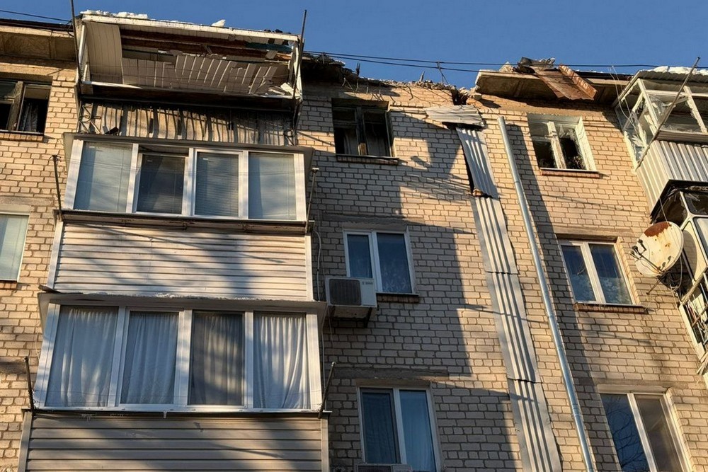 У Нікополі 5 поранених, побито 13 багатоповерхівок, музей, адмінбудівлі, магазини, також є поранені на Синельниківщині сьогодні (фото)