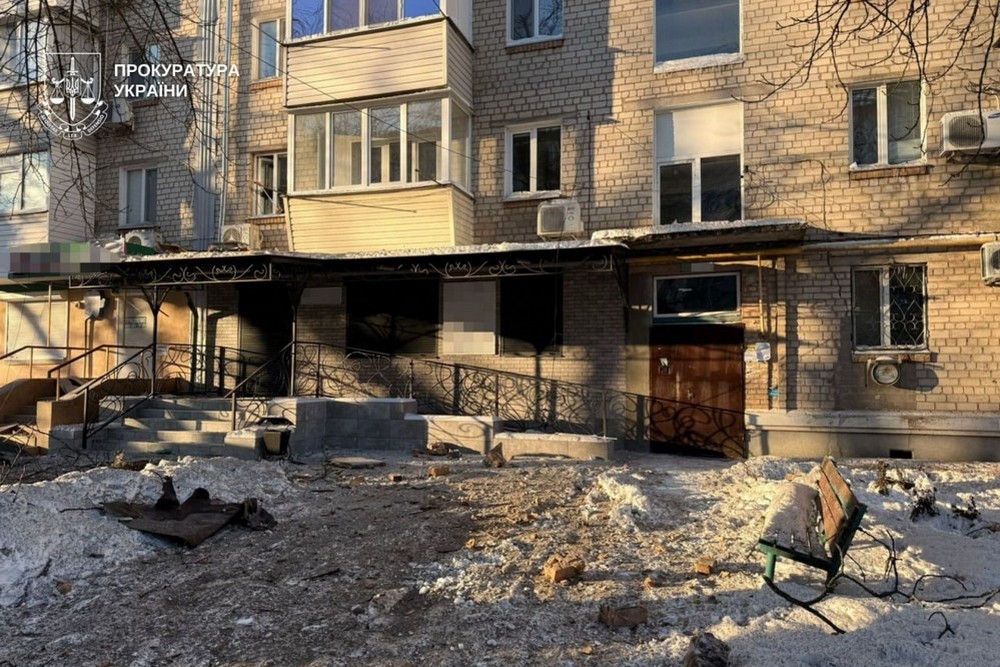 У Нікополі 5 поранених, побито 13 багатоповерхівок, музей, адмінбудівлі, магазини, також є поранені на Синельниківщині сьогодні (фото)