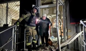 Ворожий удар по Дніпру 20 січня: є поранені і руйнування, виникла масштабна пожежа (фото)