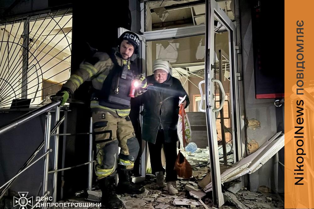 Ворожий удар по Дніпру 20 січня: є поранені і руйнування, виникла масштабна пожежа (фото) 1 Ворожий удар по Дніпру 20 січня: є поранені і руйнування, виникла масштабна пожежа (фото)