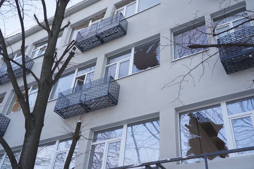 Ворожий удар по Дніпру 20 січня: є поранені і руйнування, виникла масштабна пожежа (фото)