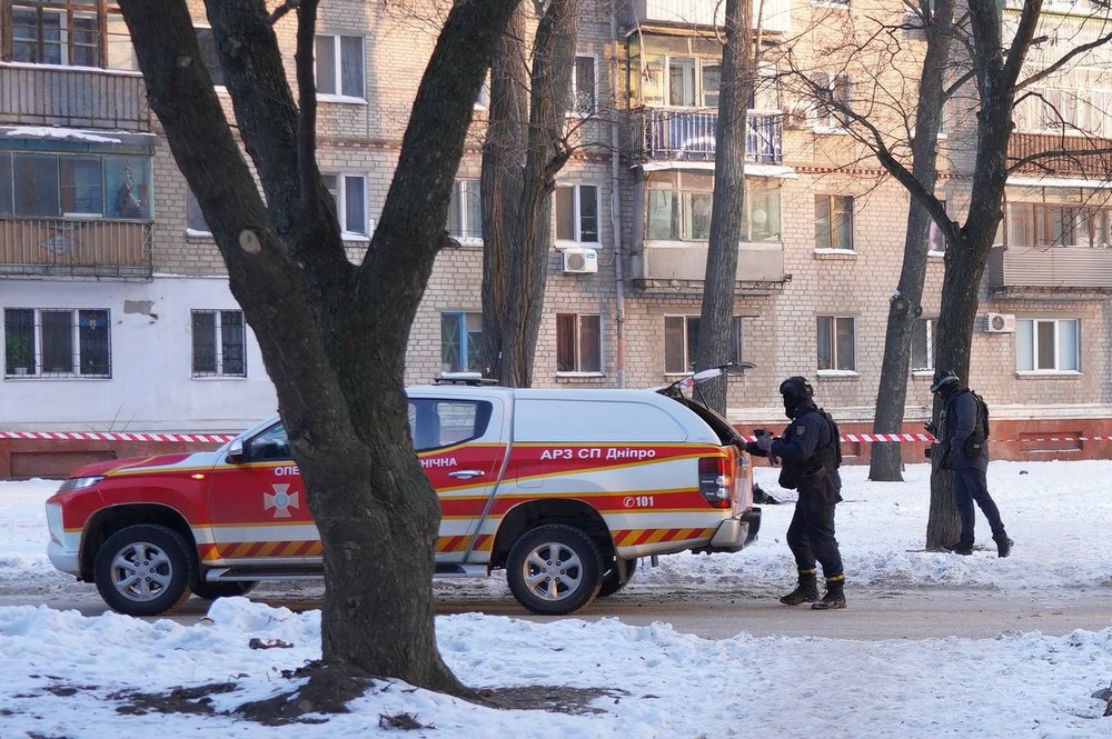 Ворожий удар по Дніпру 20 січня: є поранені і руйнування, виникла масштабна пожежа (фото)