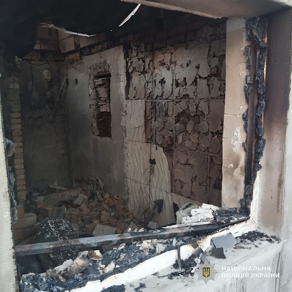 Вдарили з артилерії по житловому сектору Нікополя, атакували Дніпро в Синельниківщину, 10 поранених і багато руйнувань – поліція про наслідки ворожого терору