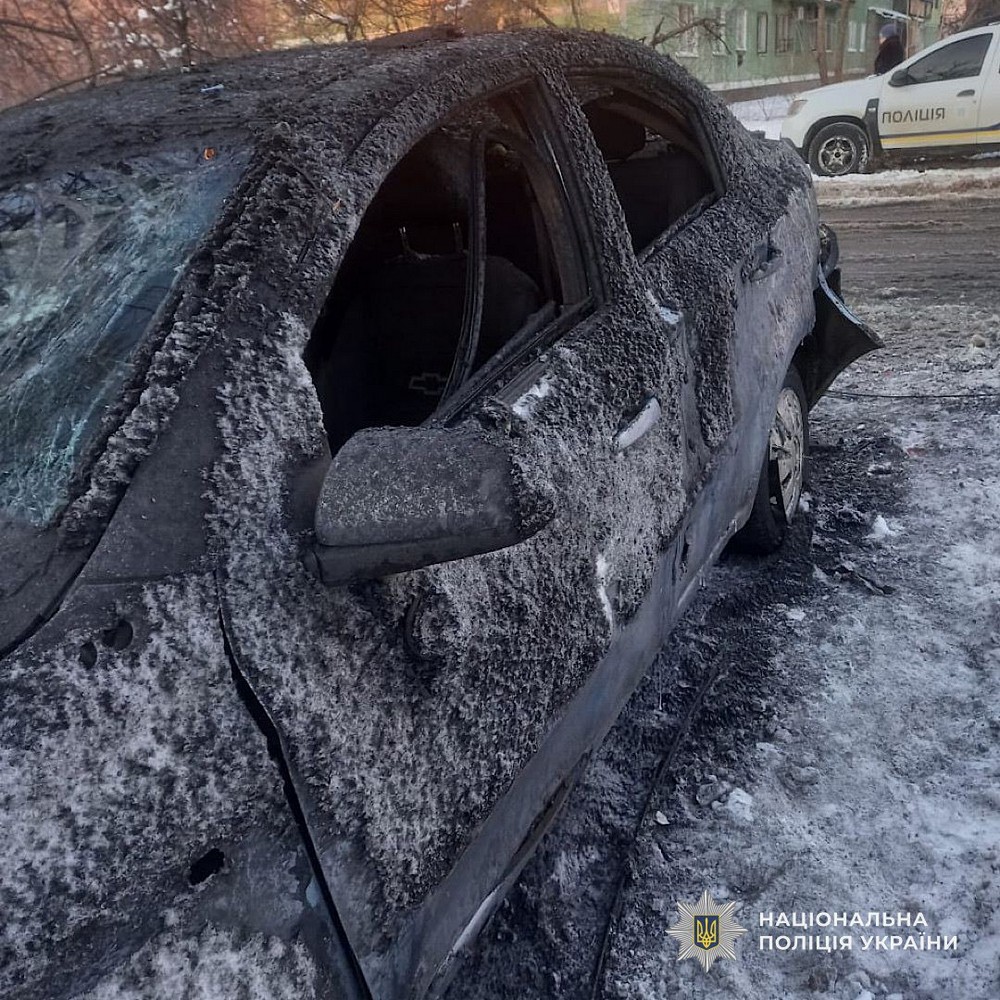 Вдарили з артилерії по житловому сектору Нікополя, атакували Дніпро в Синельниківщину, 10 поранених і багато руйнувань – поліція про наслідки ворожого терору