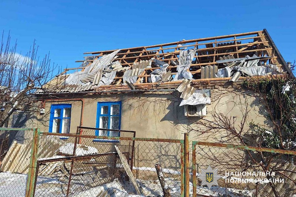 Вдарили з артилерії по житловому сектору Нікополя, атакували Дніпро в Синельниківщину, 10 поранених і багато руйнувань – поліція про наслідки ворожого терору