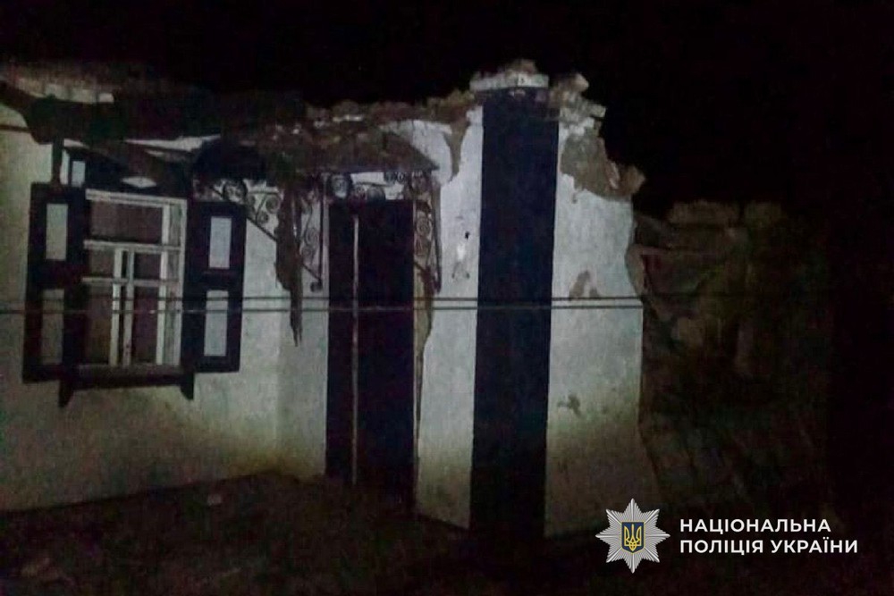 Вдарили з артилерії по житловому сектору Нікополя, атакували Дніпро в Синельниківщину, 10 поранених і багато руйнувань – поліція про наслідки ворожого терору