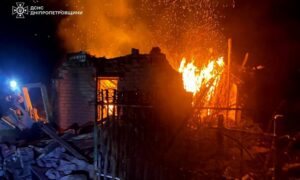 Чоловік і жінка загинули внаслідок влучання у будинок: наслідки смертельного удару по Дніпропетровщині показали у ДСНС