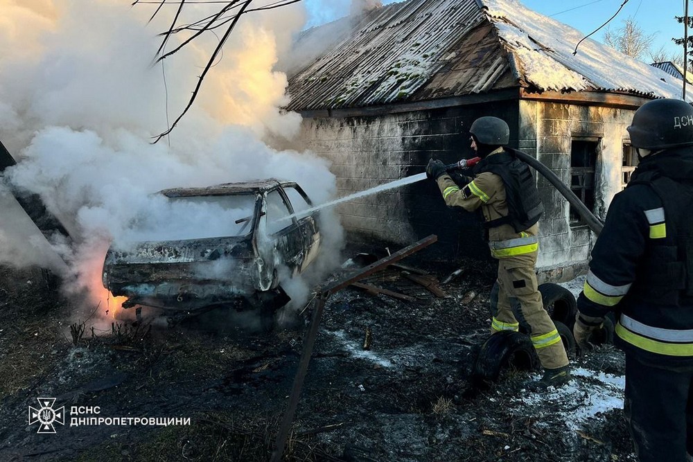 Внаслідок обстрілів у Нікополі і на Синельниківщині виникли пожежі – ДСНС (фото)