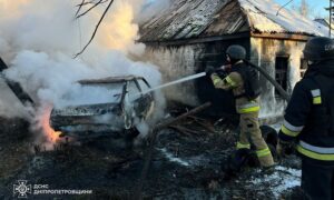 Внаслідок обстрілів у Нікополі і на Синельниківщині виникли пожежі – ДСНС (фото)