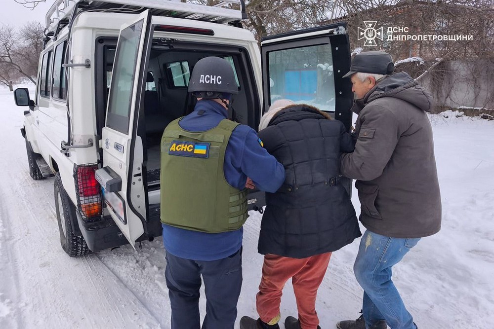 Внаслідок обстрілів у Нікополі і на Синельниківщині виникли пожежі – ДСНС (фото)