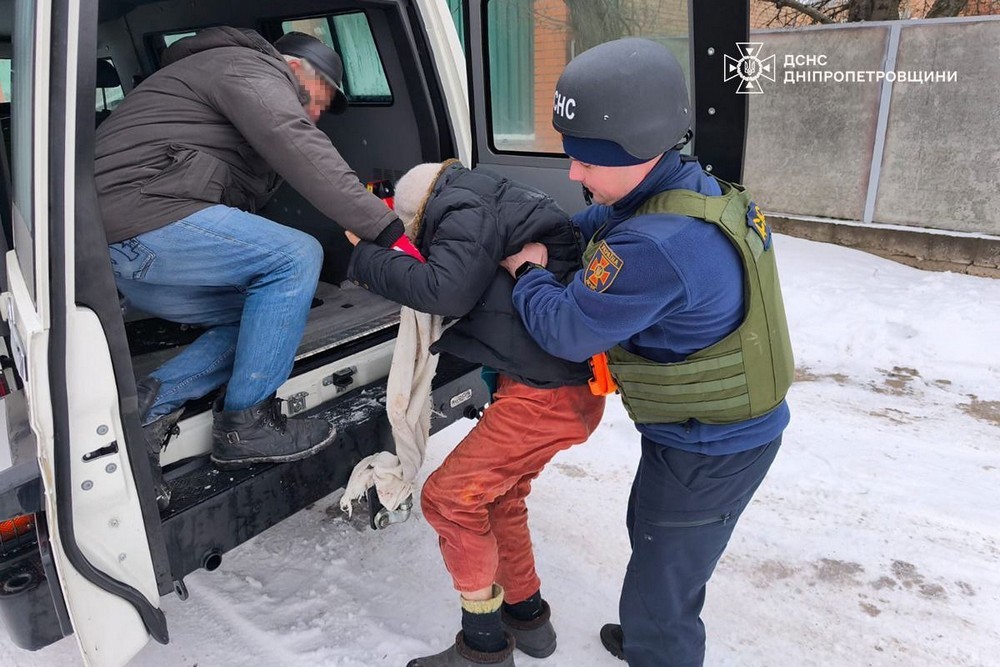 Внаслідок обстрілів у Нікополі і на Синельниківщині виникли пожежі – ДСНС (фото)