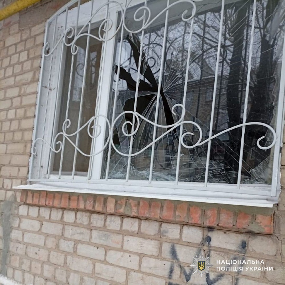 Понад 60 ударів по Нікополю і району, є поранені у Кривому Розі і на Синельниківщині – поліція показала наслідки ворожих атак за добу