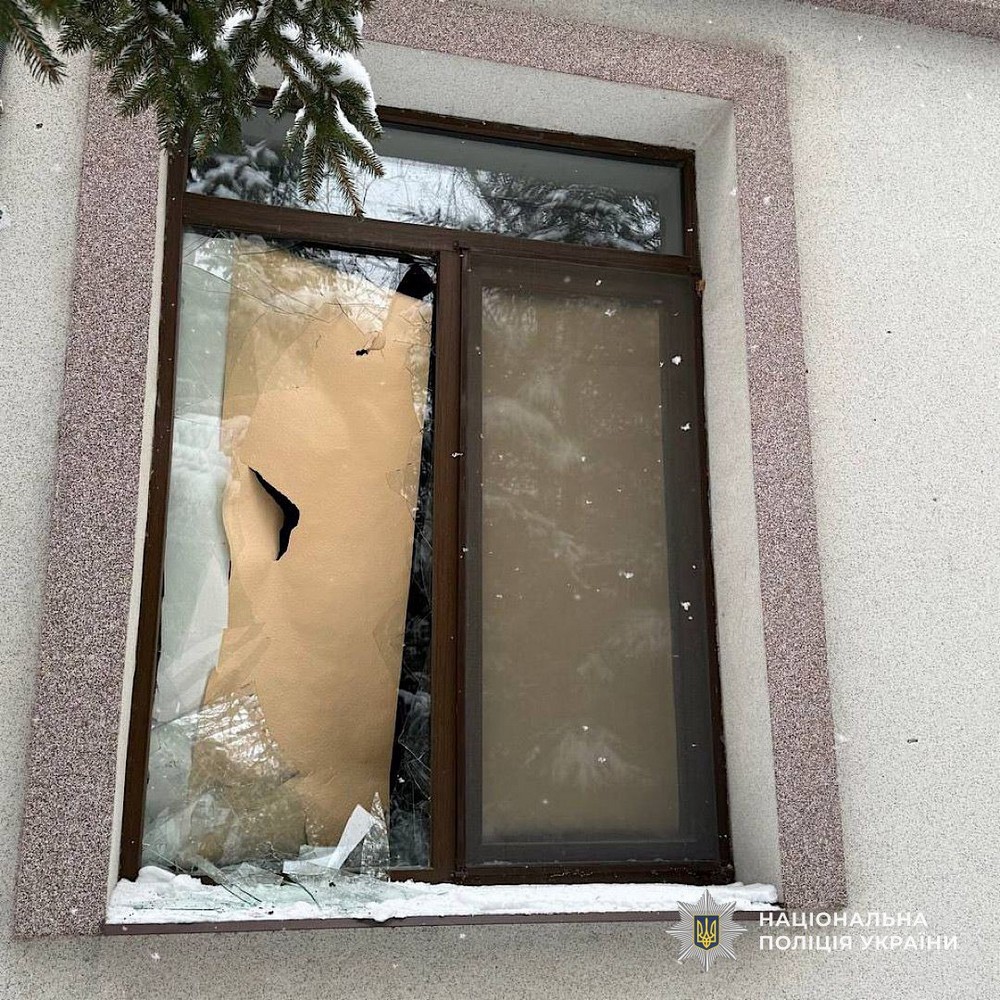 Понад 60 ударів по Нікополю і району, є поранені у Кривому Розі і на Синельниківщині – поліція показала наслідки ворожих атак за добу