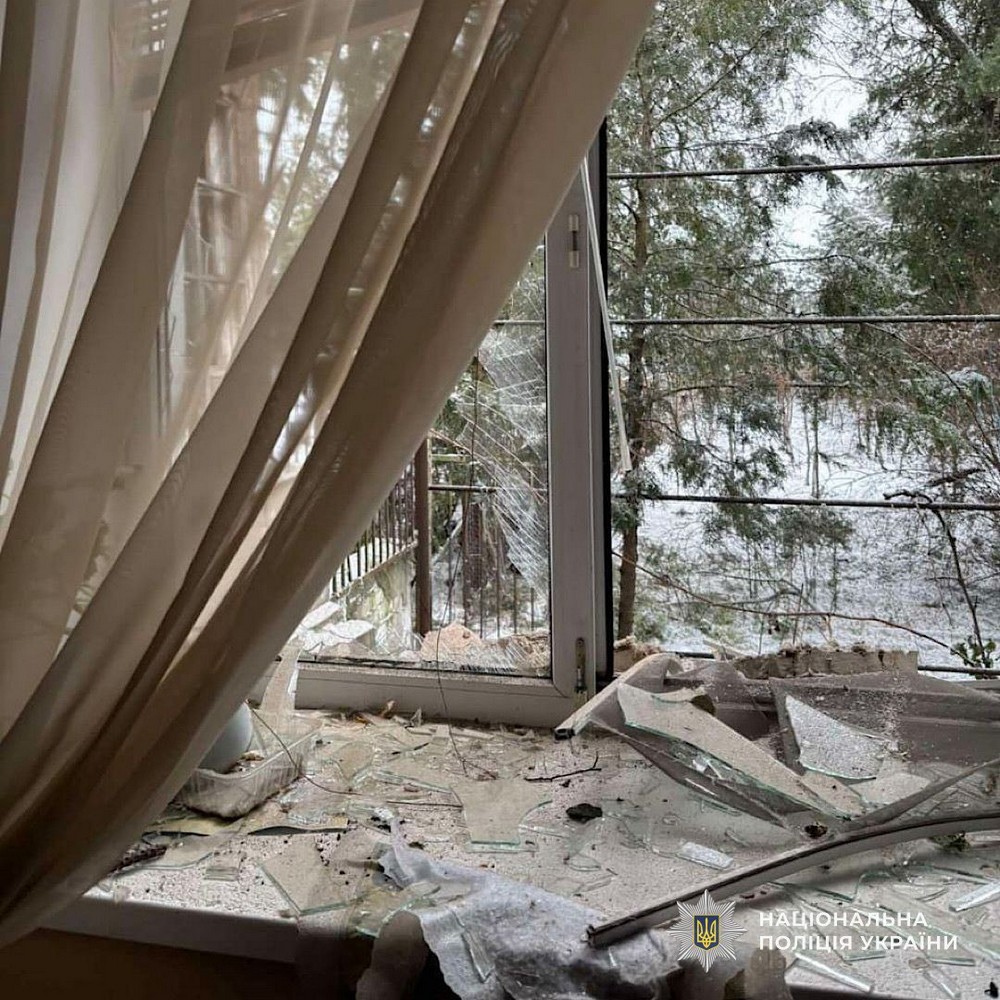 Понад 60 ударів по Нікополю і району, є поранені у Кривому Розі і на Синельниківщині – поліція показала наслідки ворожих атак за добу