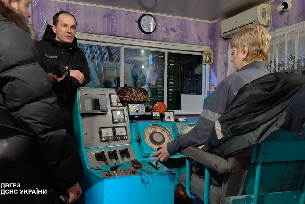 Гірники під землею Гірники під землею