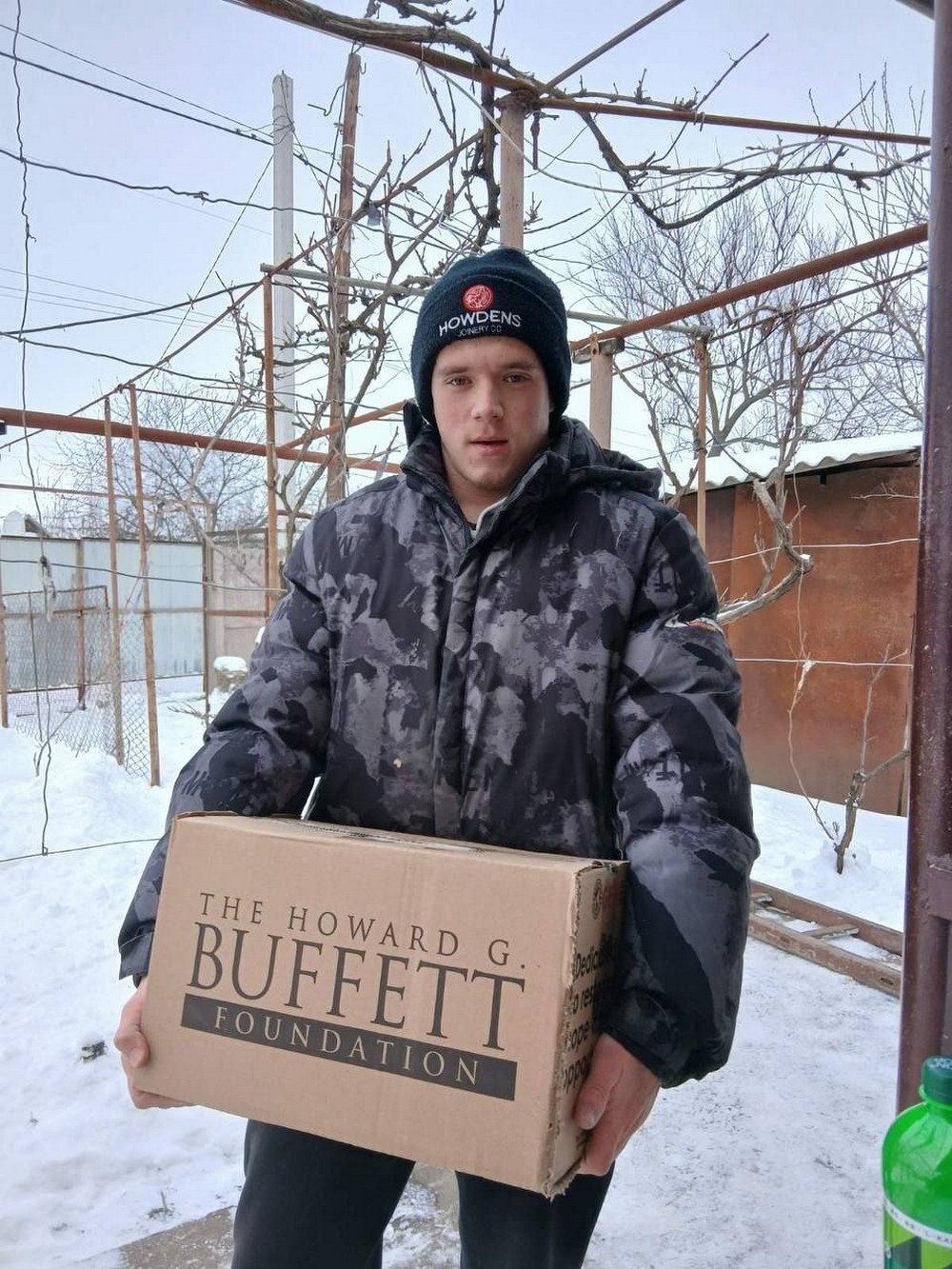 Мешканцям Марганця роздали овочі, продуктові набори і набори для дітей (фото)