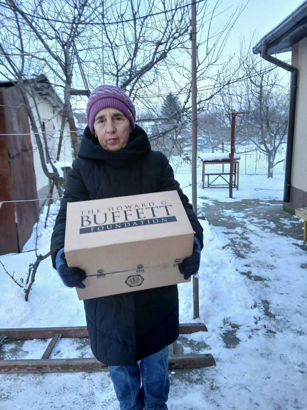 Мешканцям Марганця роздали овочі, продуктові набори і набори для дітей (фото)