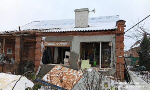 Дрон у Нікополі поцілив по будинку і поранив жінку, мати з сином отримали опіки на Синельниківщині – поліція про наслідки ворожих атак (фото)