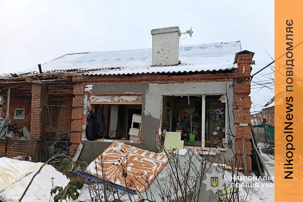 Дрон у Нікополі поцілив по будинку і поранив жінку, мати з сином отримали опіки на Синельниківщині – поліція про наслідки ворожих атак (фото)