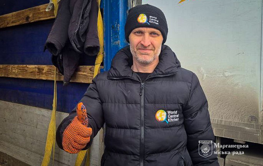 Мешканцям Марганця роздали овочі, продуктові набори і набори для дітей (фото)