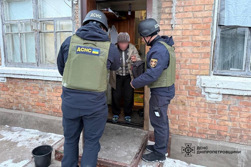 Смертельний обстріл Нікопольщини 23 січня прокоментували у ДСНС: рятувальники допомагали людям Смертельний обстріл Нікопольщини 23 січня прокоментували у ДСНС: рятувальники допомагали людям