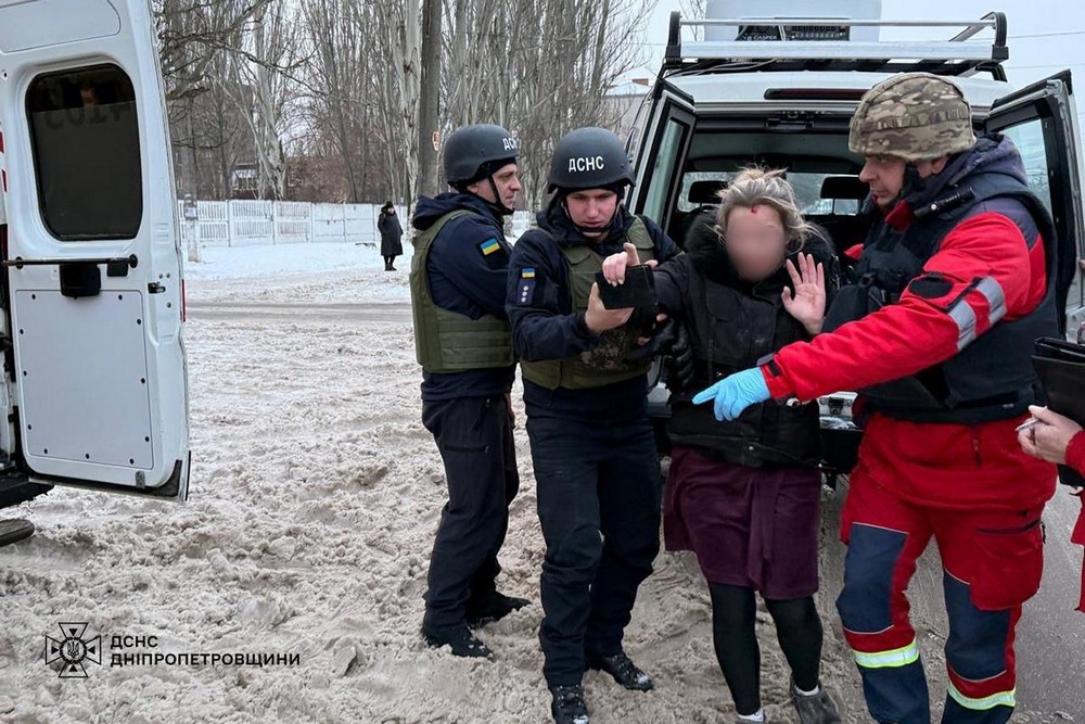 Смертельний обстріл Нікопольщини 23 січня прокоментували у ДСНС: рятувальники допомагали людям Смертельний обстріл Нікопольщини 23 січня прокоментували у ДСНС: рятувальники допомагали людям
