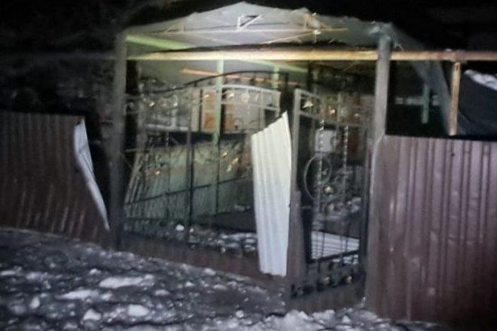 У Нікополі побито багатоповерхівку, в районі – 12 приватних будинків внаслідок нічних обстрілів 25 січня