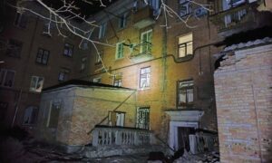 У Нікополі побито багатоповерхівку, в районі – 12 приватних будинків внаслідок нічних обстрілів 26 січня