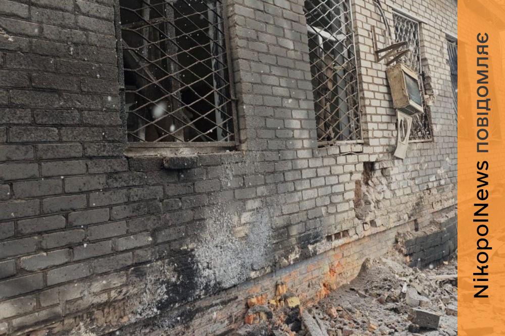 У Нікополі пошкоджені пожежне депо, автомийка і спортклуб, ворог також атакував Криворіжжя та Синельниківщину (фото) 1 у Нікополі