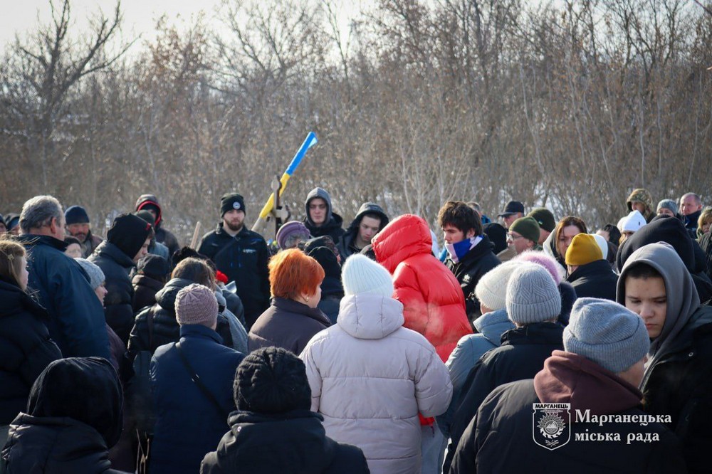 На Нікопольщині сьогодні провели в останню путь Захисника: фото