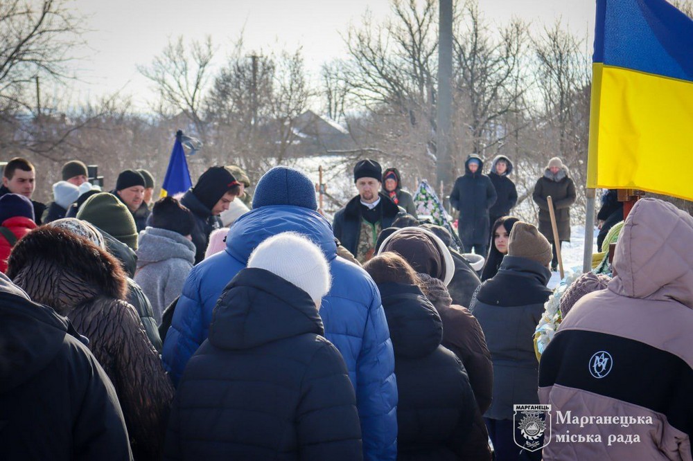 На Нікопольщині сьогодні провели в останню путь Захисника: фото