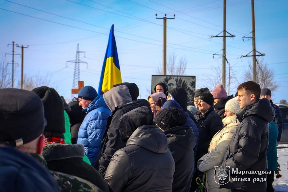 На Нікопольщині сьогодні провели в останню путь Захисника: фото
